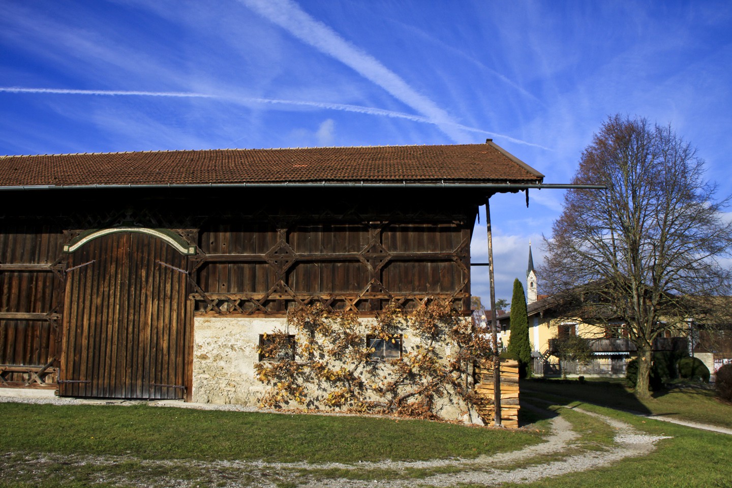 Tengling, Kirche im Hintergrund, 1440dpi
