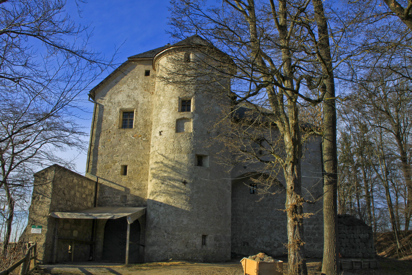 Wandern an der Traun Von der Höhlenburg zum Eventschloss